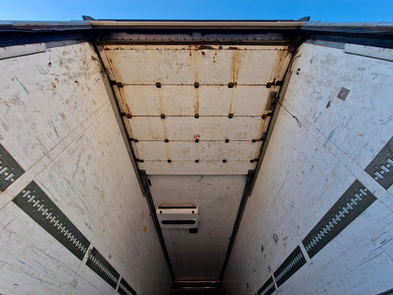 Semi-reboque frigorífico Schmitz Cargobull SKO 24/L - 13.4 FP 45 COOL / Rolltor: foto 12 Semi-reboque frigorífico Schmitz Cargobull SKO 24/L - 13.4 FP 45 COOL / Rolltor: foto 12