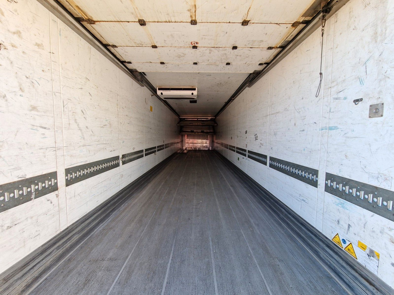 Semi-reboque frigorífico Schmitz Cargobull SKO 24/L - 13.4 FP 45 COOL / Rolltor: foto 10 Semi-reboque frigorífico Schmitz Cargobull SKO 24/L - 13.4 FP 45 COOL / Rolltor: foto 10