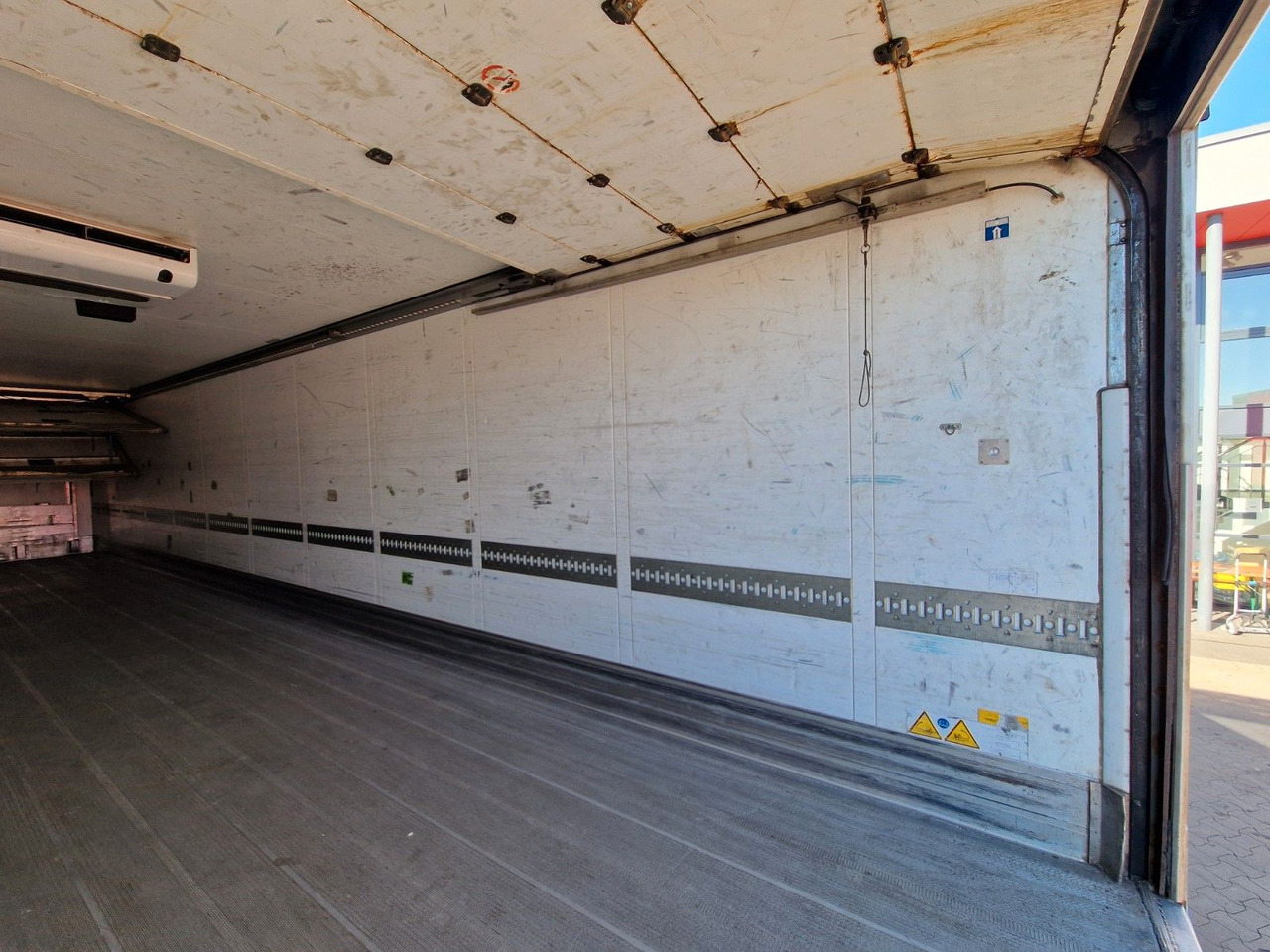 Semi-reboque frigorífico Schmitz Cargobull SKO 24/L - 13.4 FP 45 COOL / Rolltor: foto 15 Semi-reboque frigorífico Schmitz Cargobull SKO 24/L - 13.4 FP 45 COOL / Rolltor: foto 15