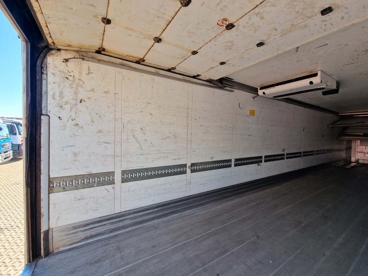 Semi-reboque frigorífico Schmitz Cargobull SKO 24/L - 13.4 FP 45 COOL / Rolltor: foto 14 Semi-reboque frigorífico Schmitz Cargobull SKO 24/L - 13.4 FP 45 COOL / Rolltor: foto 14