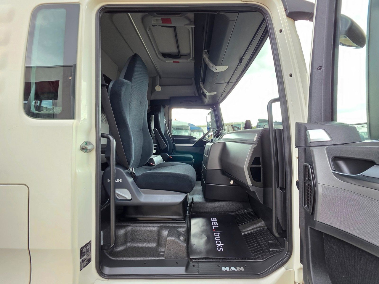 Tractor MAN TGX 18.400 4x2 LLS-U / ZF Intarder / Hubkupplung: foto 17