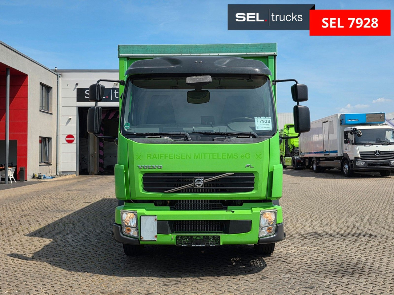 Volvo FL 240 - Camião de lona: foto 2 Volvo FL 240 - Camião de lona: foto 2