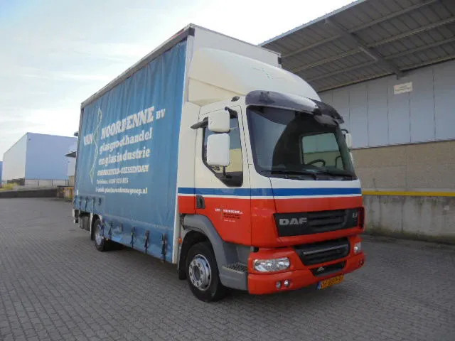 DAF LF 45 - Camião de lona: foto 3 DAF LF 45 - Camião de lona: foto 3