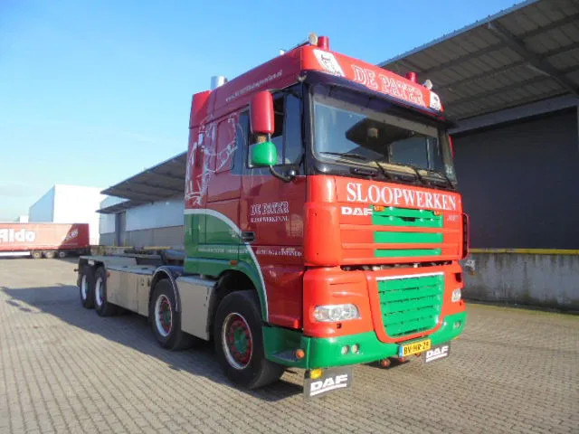 DAF XF 105 410 FAD 8X4 STEEL SUSPENSION - Camião polibenne: foto 2 DAF XF 105 410 FAD 8X4 STEEL SUSPENSION - Camião polibenne: foto 2