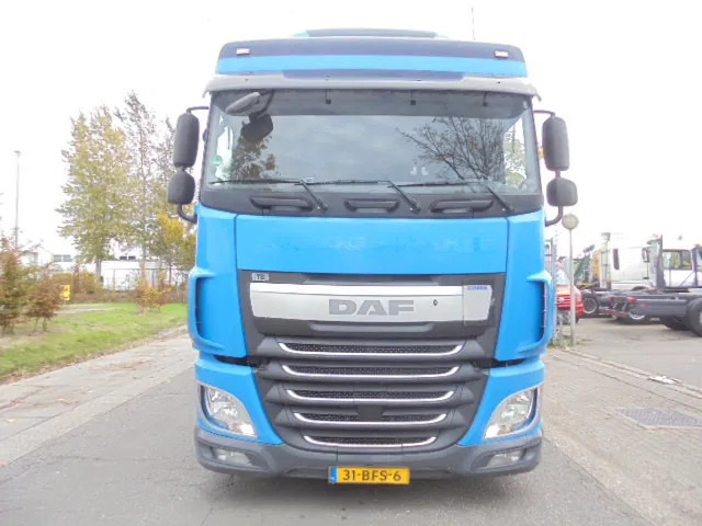 DAF XF 410 6X2 NL TRUCK TUV 03-26 - Camião de lona: foto 2 DAF XF 410 6X2 NL TRUCK TUV 03-26 - Camião de lona: foto 2