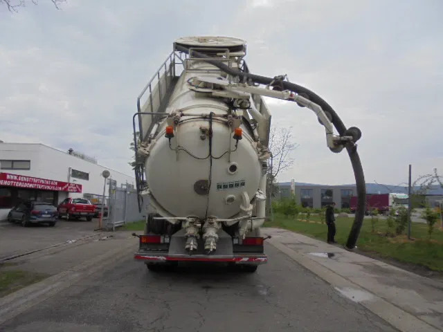 Ginaf X 4243 TS 8X4 NL TRUCK - Caminhão limpa fossa: foto 4 Ginaf X 4243 TS 8X4 NL TRUCK - Caminhão limpa fossa: foto 4