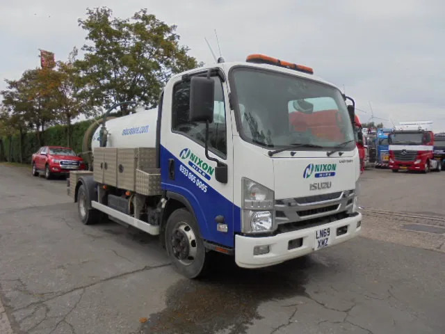 Isuzu N75.190 - Caminhão limpa fossa: foto 3 Isuzu N75.190 - Caminhão limpa fossa: foto 3