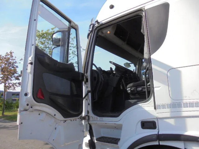 Locação financeira de Iveco Stralis 450 6X2 RETARDER Iveco Stralis 450 6X2 RETARDER: foto 9
