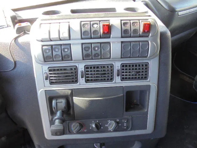 Locação financeira de Iveco Stralis 450 6X2 RETARDER Iveco Stralis 450 6X2 RETARDER: foto 13