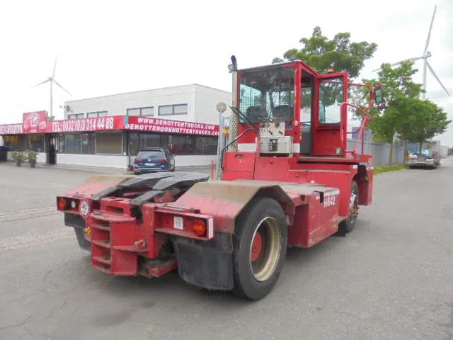 MOL YM 225/4X2 40 KM/H - Tractor de terminal: foto 5 MOL YM 225/4X2 40 KM/H - Tractor de terminal: foto 5