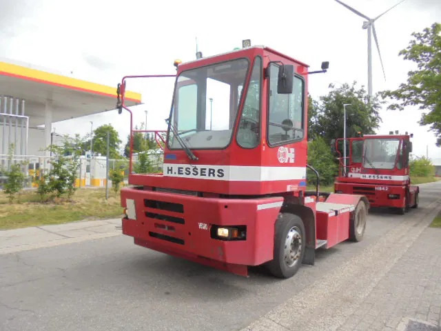 MOL YM225/4X2 40KM/H - Tractor de terminal: foto 1 MOL YM225/4X2 40KM/H - Tractor de terminal: foto 1