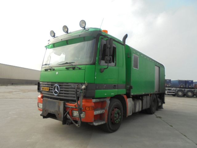 Mercedes-Benz 1831 Bitumensprayer - Distribuidor de asfalto: foto 1 Mercedes-Benz 1831 Bitumensprayer - Distribuidor de asfalto: foto 1