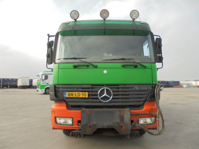 Mercedes-Benz 1831 Bitumensprayer - Distribuidor de asfalto: foto 2 Mercedes-Benz 1831 Bitumensprayer - Distribuidor de asfalto: foto 2