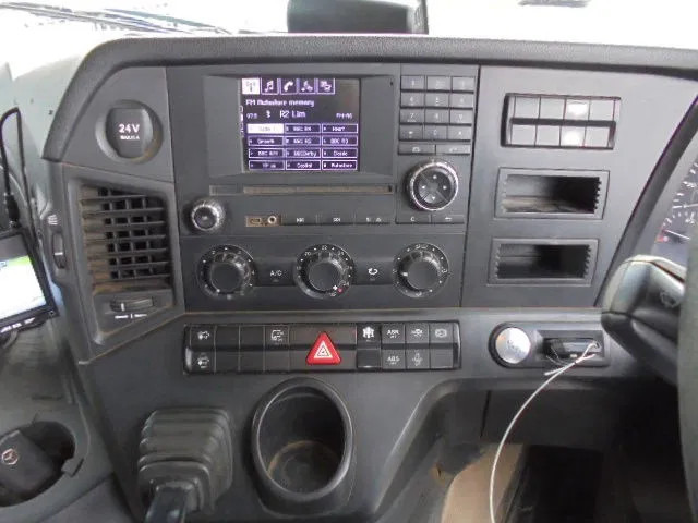 Camião basculante Mercedes-Benz Arocs 3243 K 8X4: foto 12 Camião basculante Mercedes-Benz Arocs 3243 K 8X4: foto 12