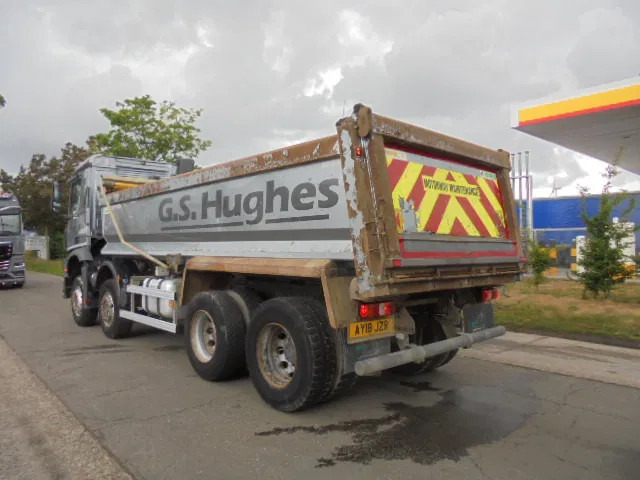 Camião basculante Mercedes-Benz Arocs 3340 8X4: foto 7