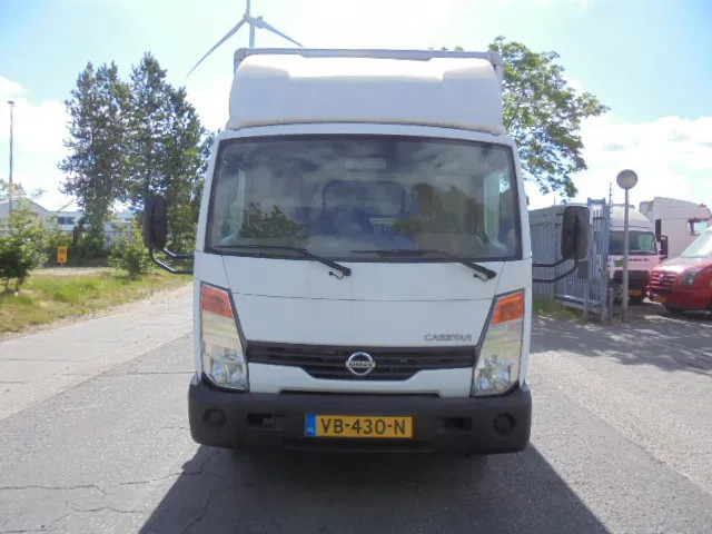 Nissan Cabstar 35.14 - Carrinha de contentor: foto 2 Nissan Cabstar 35.14 - Carrinha de contentor: foto 2