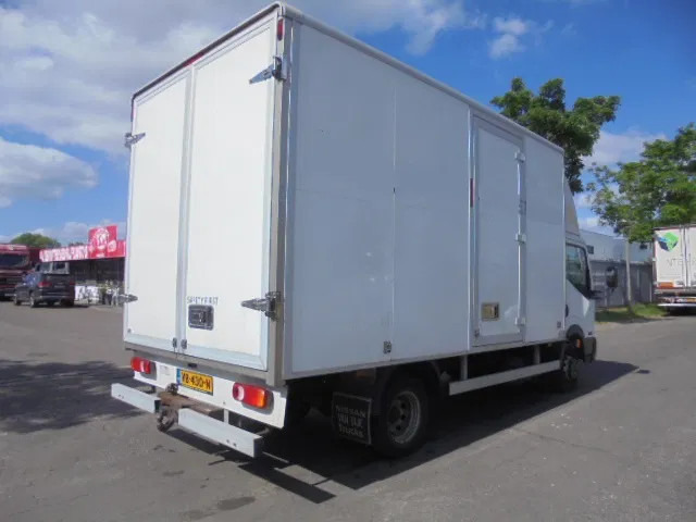 Nissan Cabstar 35.14 - Carrinha de contentor: foto 4 Nissan Cabstar 35.14 - Carrinha de contentor: foto 4