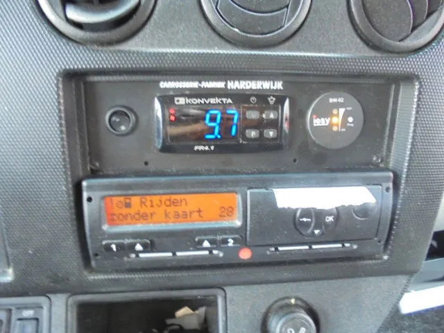Camião frigorífico Renault D 6.5 150 NL TRUCK: foto 18 Camião frigorífico Renault D 6.5 150 NL TRUCK: foto 18