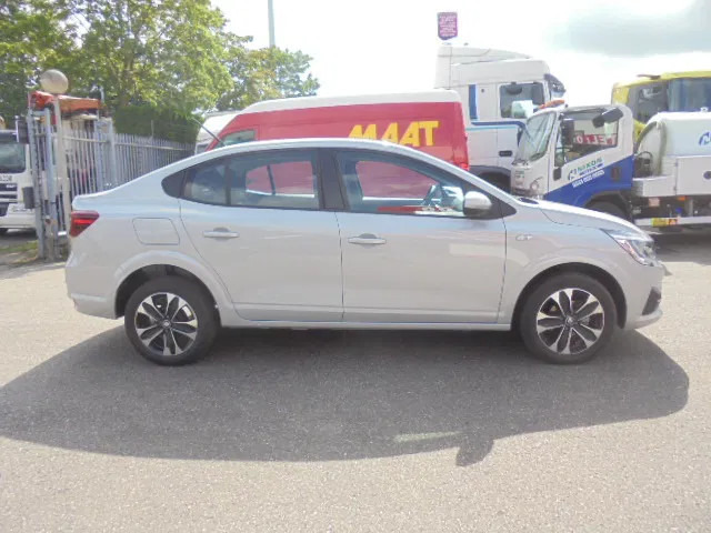 Renault Taliant 1.0 TURBO NEW TAX FREE - Sedan: foto 4 Renault Taliant 1.0 TURBO NEW TAX FREE - Sedan: foto 4