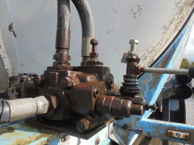 SPITZER BP SK 50 - Semi-reboque cisterna: foto 3 SPITZER BP SK 50 - Semi-reboque cisterna: foto 3