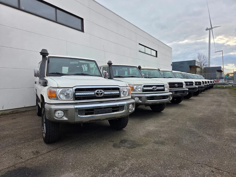 Toyota Land Cruiser HZJ76 + HZJ78L + PICKUP 4WD EXPORT OUT EU ONLY - Pick-up: foto 1 Toyota Land Cruiser HZJ76 + HZJ78L + PICKUP 4WD EXPORT OUT EU ONLY - Pick-up: foto 1