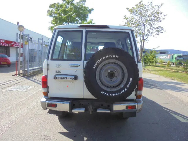 Toyota Land Cruiser HZJ76L 4X4 EXPORT OUTSIDE EU ONLY - SUV: foto 5 Toyota Land Cruiser HZJ76L 4X4 EXPORT OUTSIDE EU ONLY - SUV: foto 5