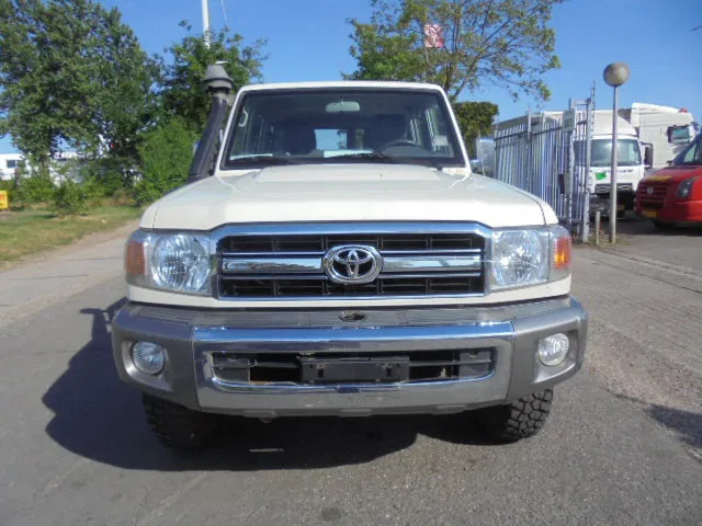 Toyota Land Cruiser HZJ76L 4X4 EXPORT OUTSIDE EU ONLY - SUV: foto 2 Toyota Land Cruiser HZJ76L 4X4 EXPORT OUTSIDE EU ONLY - SUV: foto 2