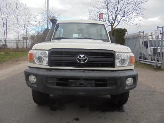 Toyota Land Cruiser HZJ78L 4WD EXPORT OUT EU ONLY - SUV: foto 2 Toyota Land Cruiser HZJ78L 4WD EXPORT OUT EU ONLY - SUV: foto 2