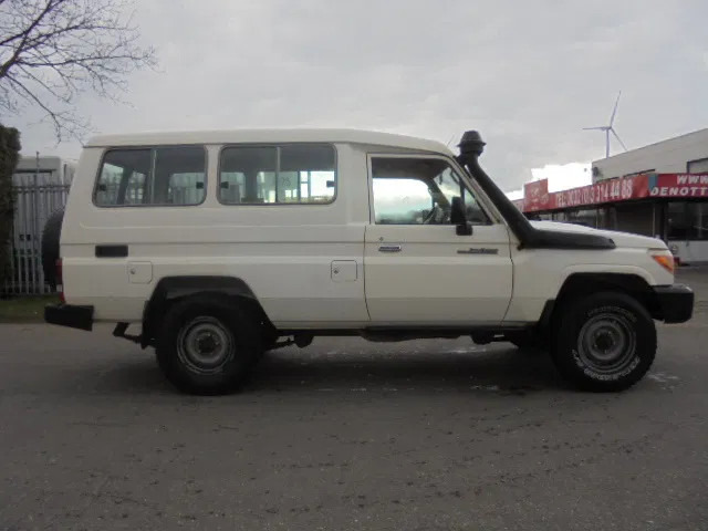 Toyota Land Cruiser HZJ78L 4WD EXPORT OUT EU ONLY - SUV: foto 4 Toyota Land Cruiser HZJ78L 4WD EXPORT OUT EU ONLY - SUV: foto 4