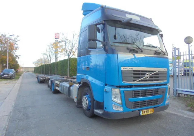 Volvo FH 420 6X2 NL TRUCK - Camião transportador de contêineres/ Caixa móvel: foto 3 Volvo FH 420 6X2 NL TRUCK - Camião transportador de contêineres/ Caixa móvel: foto 3