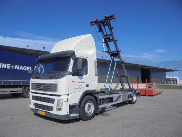 Volvo FM 260 MANUAL GEAR NL TRUCK - Camião com sistema de cabo: foto 1 Volvo FM 260 MANUAL GEAR NL TRUCK - Camião com sistema de cabo: foto 1