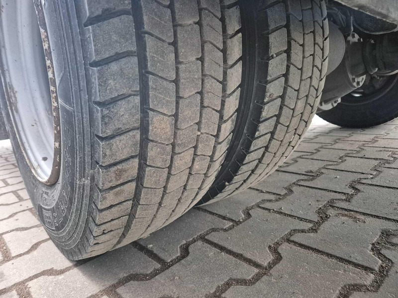 Camião de lona DAF LF 12.180: foto 12
