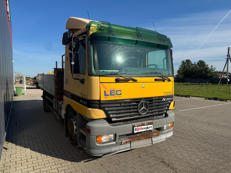 Mercedes-Benz Actros 1831 - Camião de caixa aberta/ Plataforma: foto 2 Mercedes-Benz Actros 1831 - Camião de caixa aberta/ Plataforma: foto 2