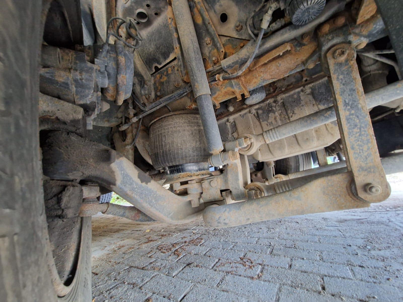 Caminhão limpa fossa Scania P94G: foto 13