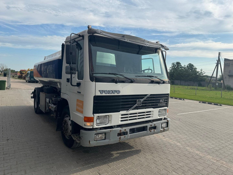 Volvo FL 7 260 - Camião cisterna: foto 2 Volvo FL 7 260 - Camião cisterna: foto 2