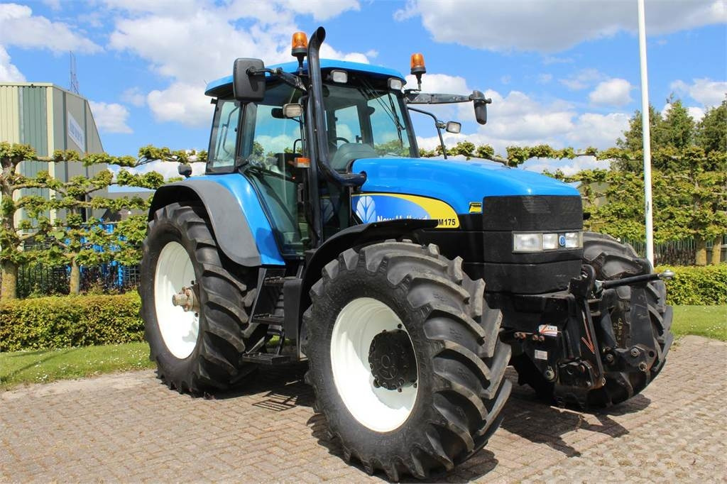New Holland TM175 - Trator: foto 2 New Holland TM175 - Trator: foto 2
