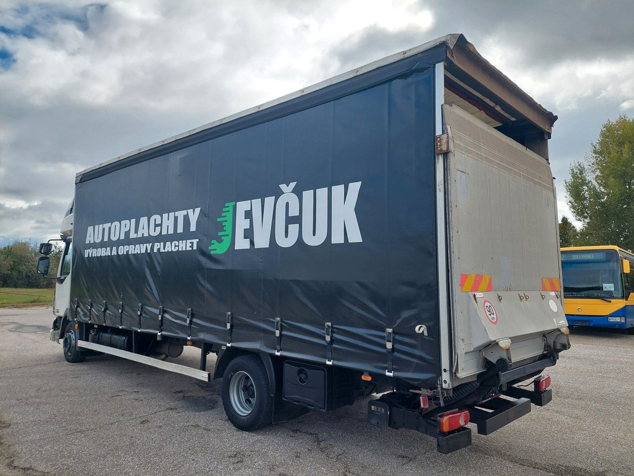 DAF FA LF 45.220 G12 4x2 - Camião de lona: foto 3 DAF FA LF 45.220 G12 4x2 - Camião de lona: foto 3