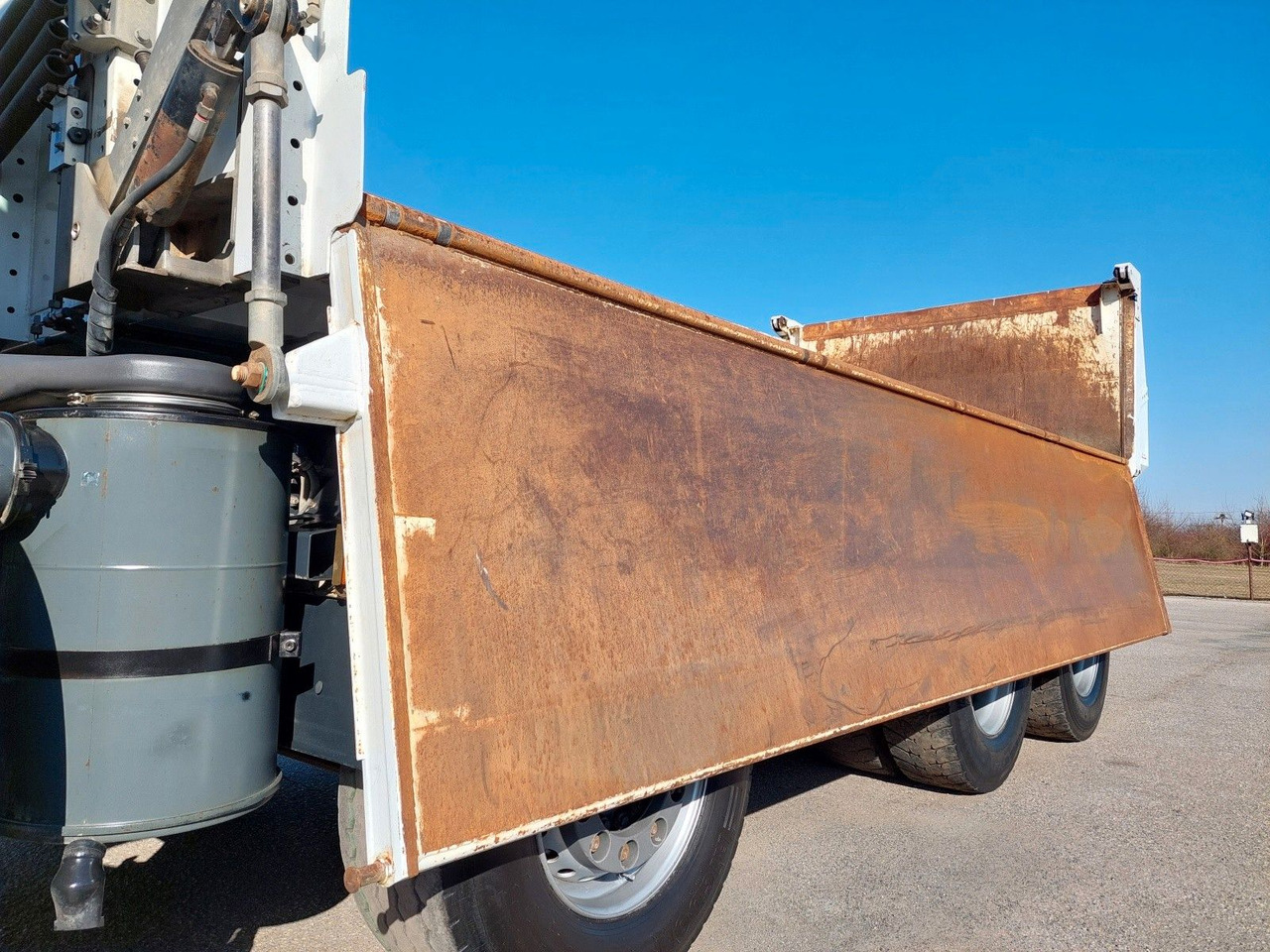 Locação financeira de  Iveco AD340T45 Bordmatic Dautel 8x4 Iveco AD340T45 Bordmatic Dautel 8x4: foto 7