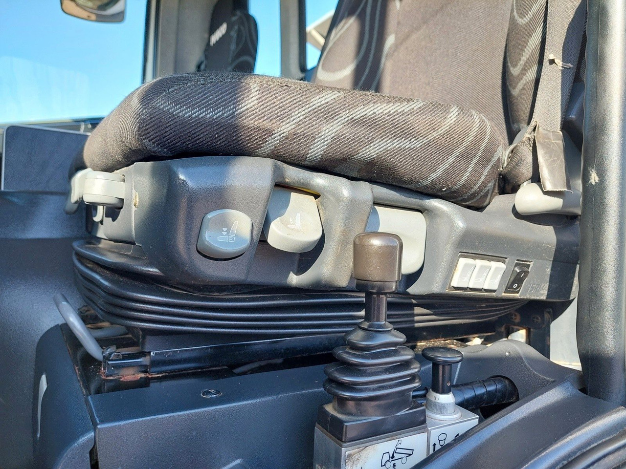 Locação financeira de  Iveco AD340T45 Bordmatic Dautel 8x4 Iveco AD340T45 Bordmatic Dautel 8x4: foto 20