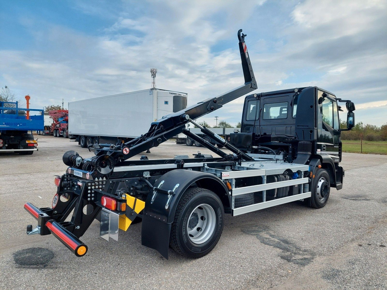 Iveco Eurocargo 120E22 - SOFORT verfügbar - Camião polibenne: foto 4 Iveco Eurocargo 120E22 - SOFORT verfügbar - Camião polibenne: foto 4