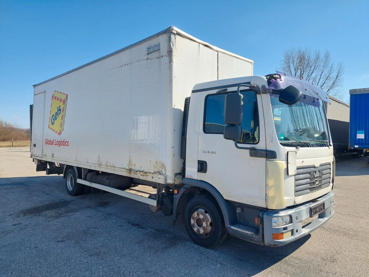 MAN TGL 7.180 4X2 BL - Carrinha de contentor: foto 2 MAN TGL 7.180 4X2 BL - Carrinha de contentor: foto 2