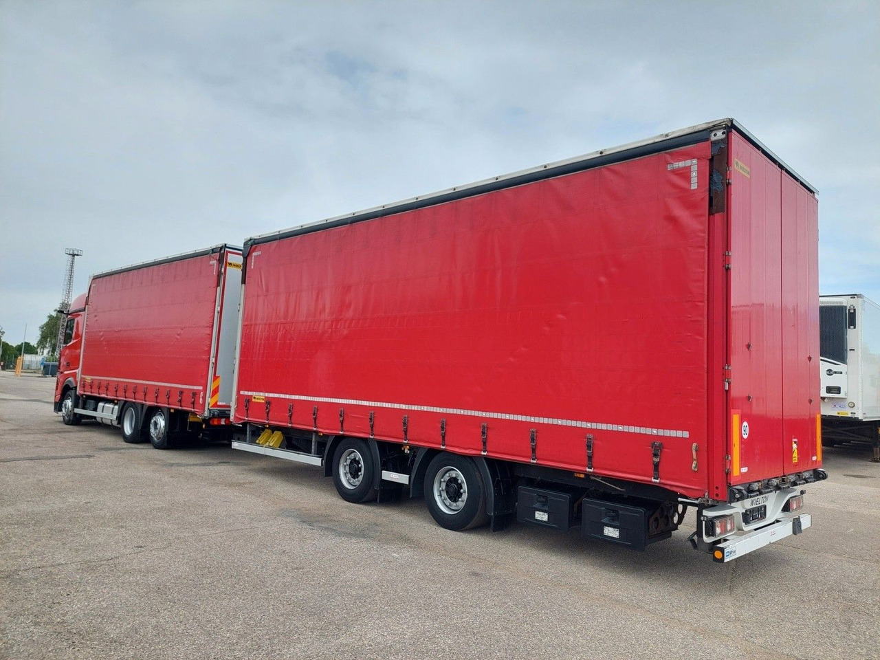 Mercedes-Benz Actros 2545 L/NR 6x2 + Wielton PC2K Durchbar - Camião de lona: foto 3 Mercedes-Benz Actros 2545 L/NR 6x2 + Wielton PC2K Durchbar - Camião de lona: foto 3