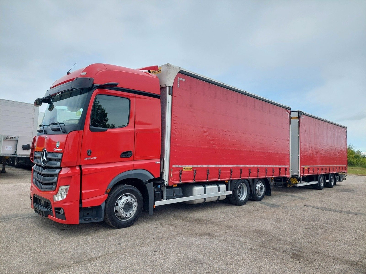 Mercedes-Benz Actros 2545 L/NR 6x2 + Wielton PC2K Durchbar - Camião de lona: foto 1 Mercedes-Benz Actros 2545 L/NR 6x2 + Wielton PC2K Durchbar - Camião de lona: foto 1