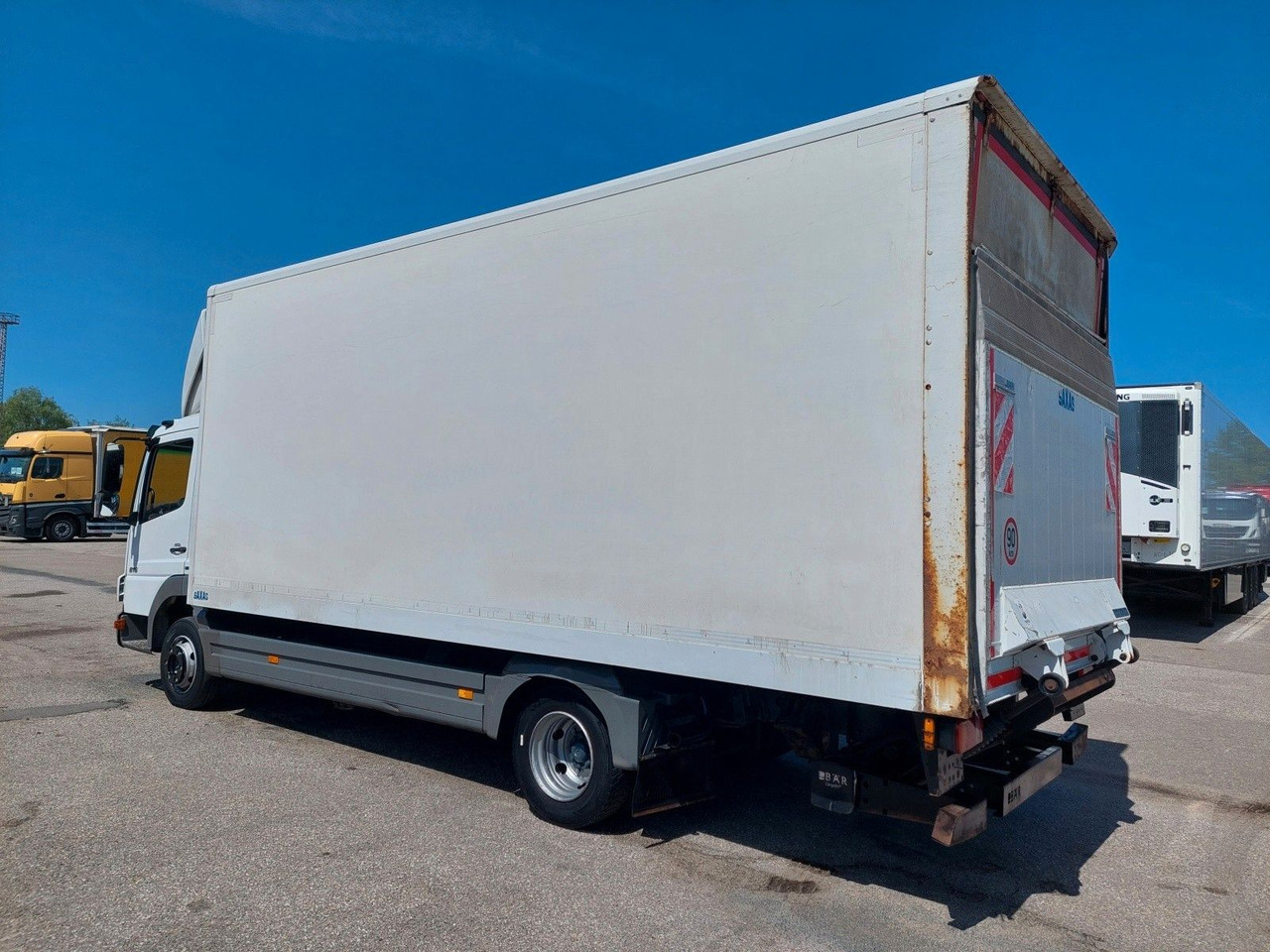 Mercedes-Benz Atego 816 4x2 - Carrinha de contentor: foto 3 Mercedes-Benz Atego 816 4x2 - Carrinha de contentor: foto 3