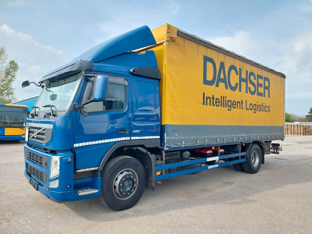 Volvo FM13 420 42R 4x2 BL Edscha - Camião de lona: foto 1 Volvo FM13 420 42R 4x2 BL Edscha - Camião de lona: foto 1
