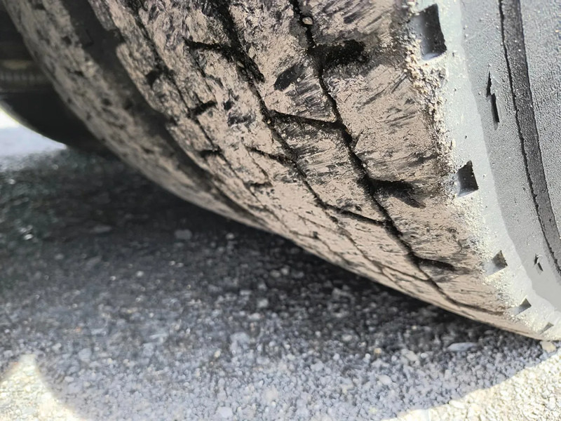 Camião cisterna para transporte de alimentos MAN TGS 33.440 ECOVRAC 8X4 - RETARDER: foto 14 Camião cisterna para transporte de alimentos MAN TGS 33.440 ECOVRAC 8X4 - RETARDER: foto 14