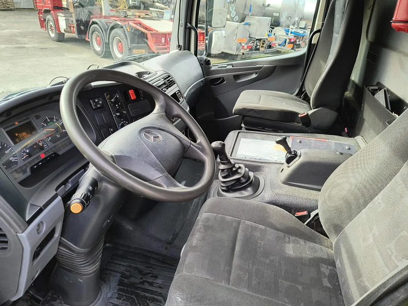 Fotografia de interior 1: Camião furgão Mercedes-Benz Atego 1018 MOVING LIFT - GOOD WORKING CONDITION