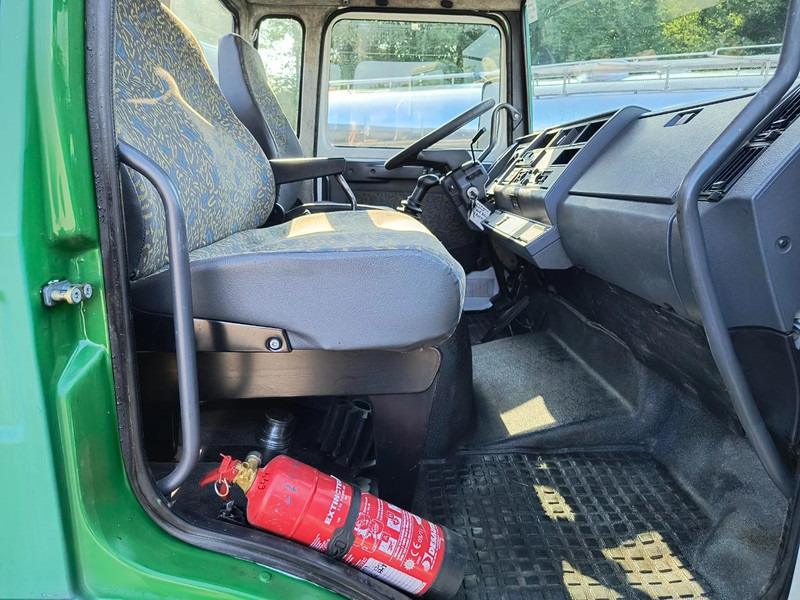 Fotografia de interior 1: Locação financeira de Renault Midliner S135 - ONLY 54 400KM - SMALL TANK 3680L INSULATED INOX Renault Midliner S135 - ONLY 54 400KM - SMALL TANK 3680L INSULATED INOX