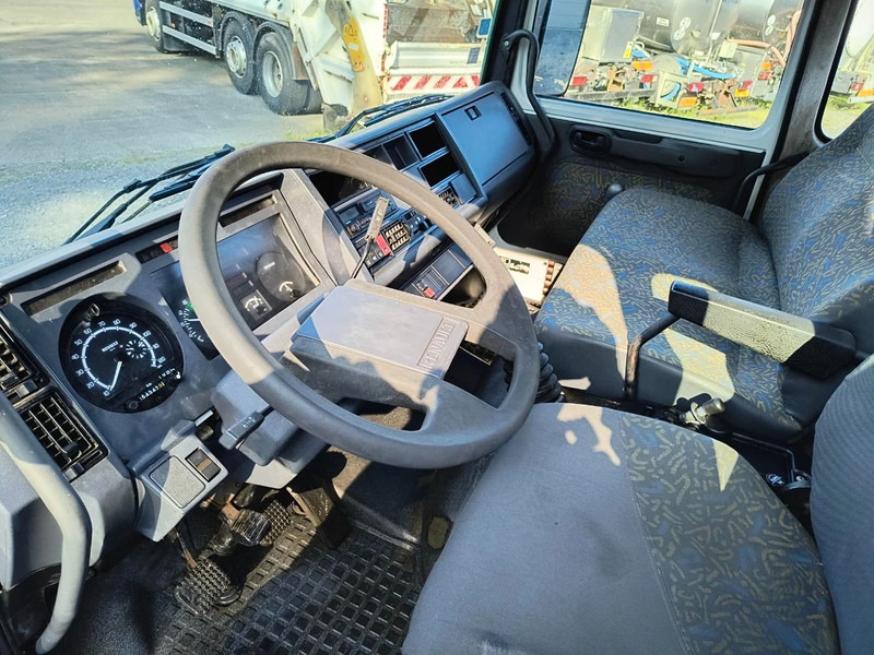 Locação financeira de Renault Midliner S135 - ONLY 54 400KM - SMALL TANK 3680L INSULATED INOX Renault Midliner S135 - ONLY 54 400KM - SMALL TANK 3680L INSULATED INOX: foto 9