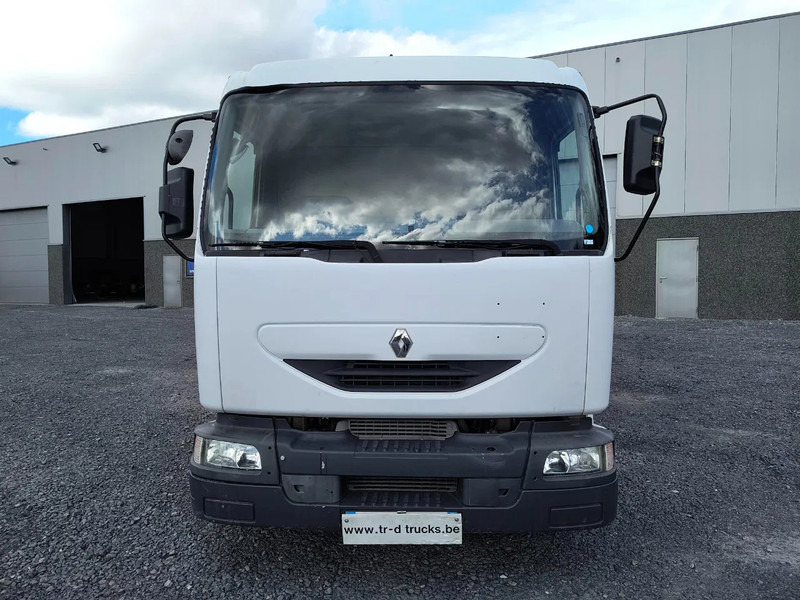 Renault Midlum 220 8000L FUEL / CARBURANT TANK - 3 COMP/ A LAMES - Camião cisterna: foto 2 Renault Midlum 220 8000L FUEL / CARBURANT TANK - 3 COMP/ A LAMES - Camião cisterna: foto 2